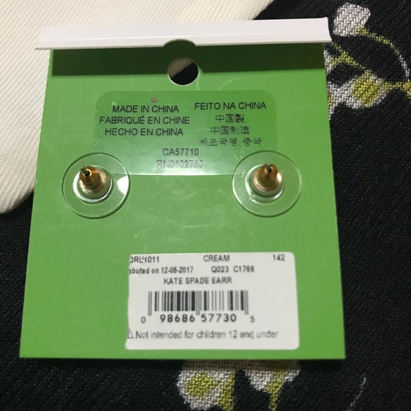 KSNY studs pearl earrings - Picture 3 of 3